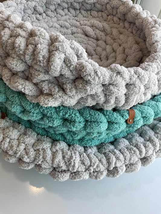 Muskoka Blanket Knitted Pet Beds